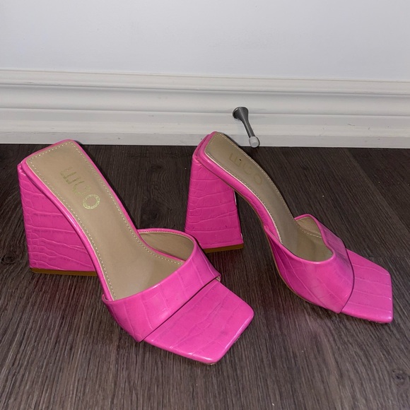 Pink block heel ego shoes - Picture 2 of 3